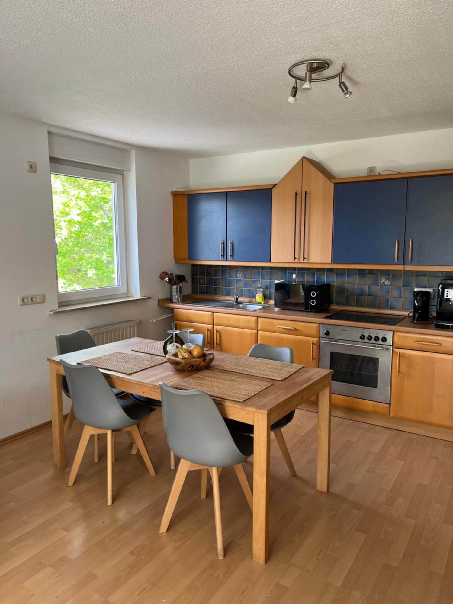 Schoene Ruhige Mit Balkon Apartment